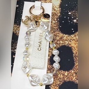 CHANEL GWP Elegant White and Gold Keychain with Pearls